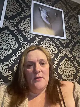 Busty-GilfQuinn online show from 02.20.26