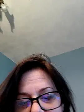 Snapshot of sexyhotcheryl chatting on 04.25.26 sexyhotcheryl online show from 04.25.26