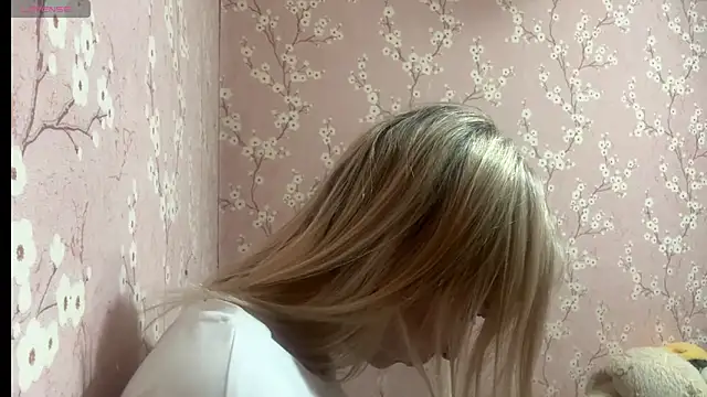 LiraDreamX online show from 04.02.26