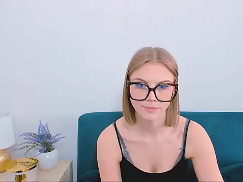 StormiSmooth online show from 04.22.26