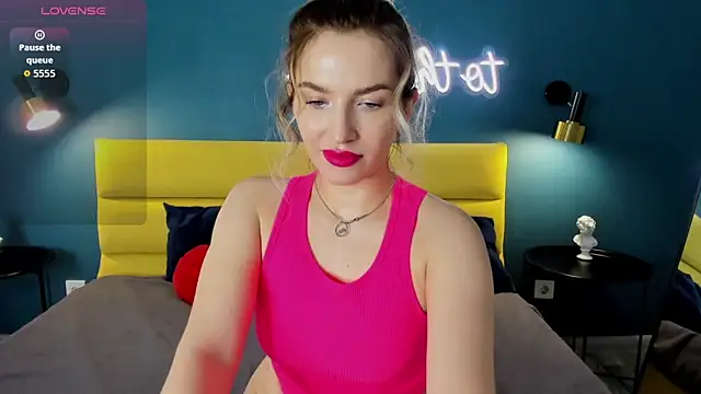 Snapshot of StellaAlluring chatting on 05.19.26 StellaAlluring online show from 05.19.26