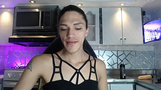 Snapshot of CrisOzzz chatting on 04.19.26 CrisOzzz online show from 04.19.26