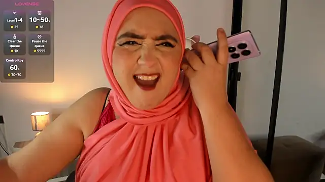 Snapshot of HijabiMilff chatting on 05.13.26 HijabiMilff online show from 05.13.26
