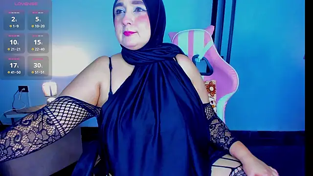 Snapshot of HijabiMilff chatting on 05.28.26 HijabiMilff online show from 05.28.26
