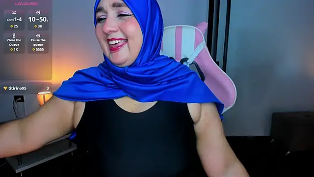 Snapshot of HijabiMilff chatting on 05.29.26 HijabiMilff online show from 05.29.26