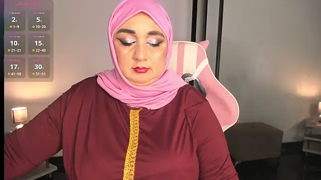 Snapshot of HijabiMilff chatting on 06.04.26 HijabiMilff online show from 06.04.26