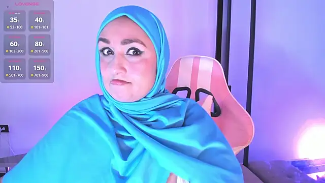 Snapshot of HijabiMilff chatting on 07.31.26 HijabiMilff online show from 07.31.26