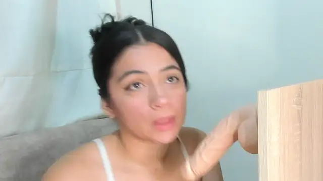 Mariian Zeller online show from 03.31.26