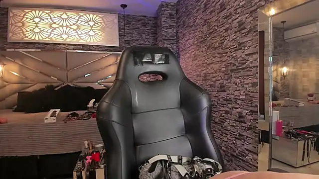 Nicolle Doll  online show from 04.09.26