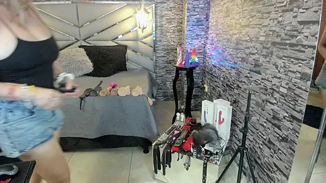 Snapshot of Nicolle_Doll_ chatting on 05.31.26 Nicolle Doll online show from 05.31.26