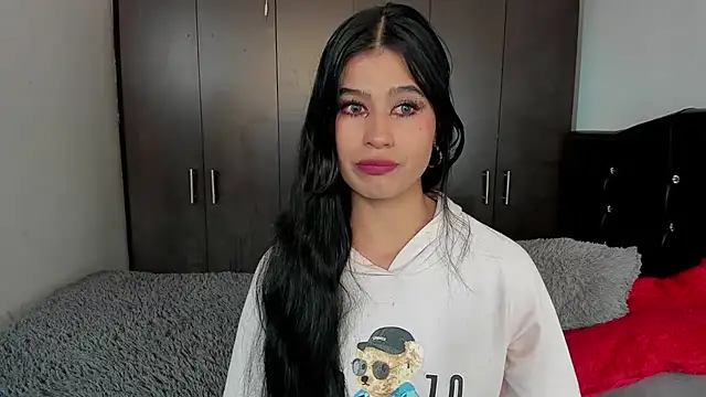 Snapshot of LatinaQueen23 chatting on 07.01.26 LatinaQueen23 online show from 07.01.26
