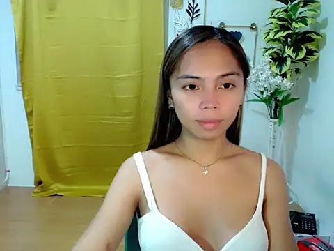 Snapshot of ur_asianhotleah chatting on 03.14.26 ur asianhotleah online show from 03.14.26