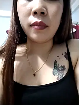 Snapshot of Kiki-vn chatting on 02.25.26 Kiki-vn online show from 02.25.26