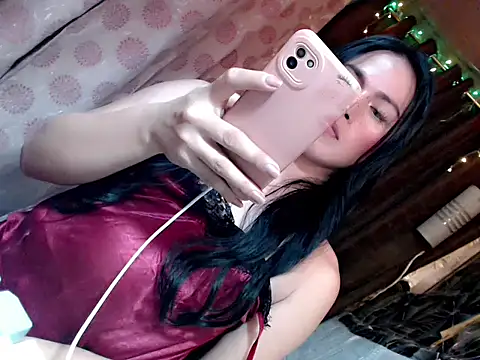 Snapshot of Chulafox chatting on 04.24.26 Chulafox online show from 04.24.26