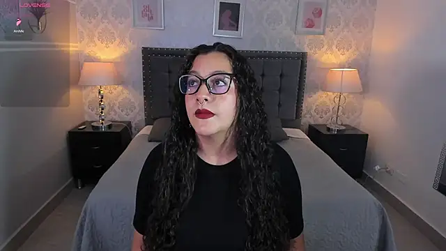 Snapshot of paulys_ chatting on 02.25.26 paulys online show from 02.25.26