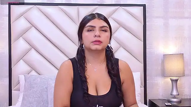 Snapshot of EmmaLeens chatting on 02.22.26 EmmaLeens online show from 02.22.26