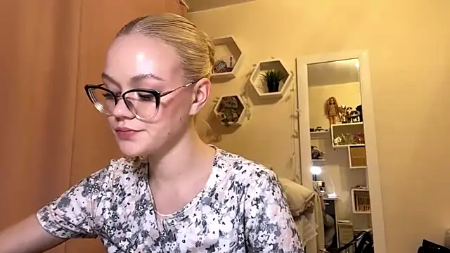 MiaCashe online show from 03.27.26