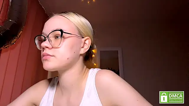 Snapshot of MiaCashe chatting on 05.10.26 MiaCashe online show from 05.10.26