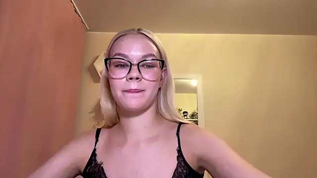 Snapshot of MiaCashe chatting on 07.07.26 MiaCashe online show from 07.07.26