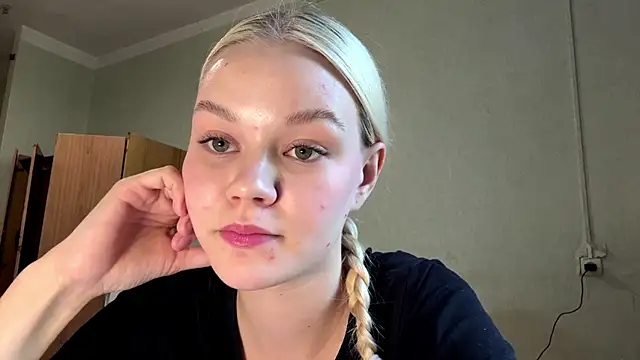 Snapshot of MiaCashe chatting on 07.20.26 MiaCashe online show from 07.20.26