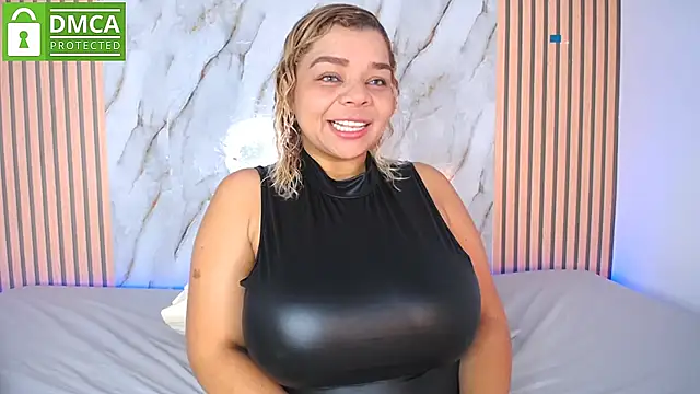 Snapshot of CasieBigtits chatting on 03.21.26 CasieBigtits online show from 03.21.26