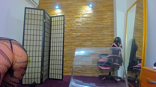 Snapshot of MiaNoirr chatting on 02.27.26 MiaNoirr online show from 02.27.26