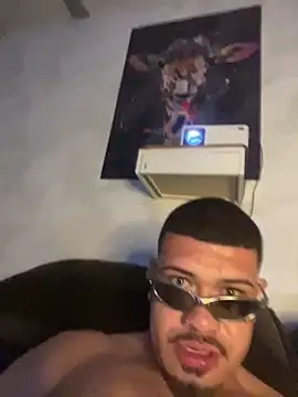 Snapshot of Hunno chatting on 02.22.26 Hunno online show from 02.22.26