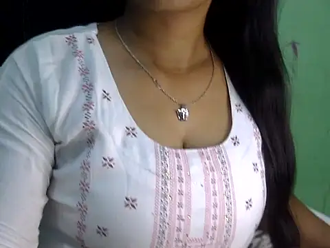 cute momo love online show from 04.18.26