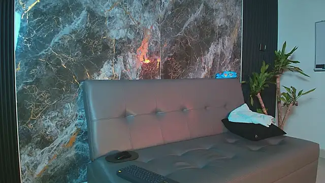 yvone johnson online show from 03.02.26