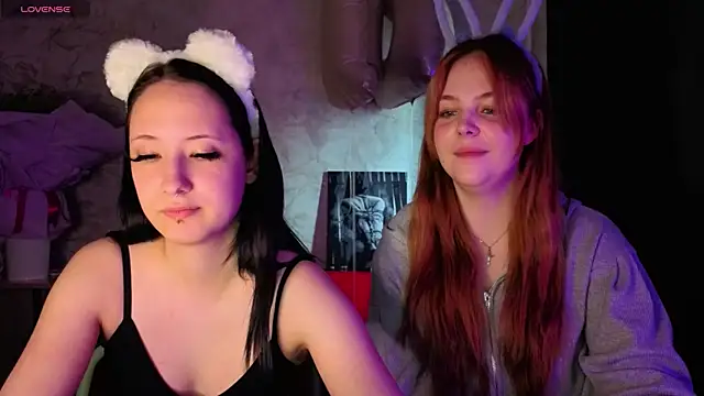 Snapshot of Elle_Funning chatting on 04.19.26 Elle Funning online show from 04.19.26