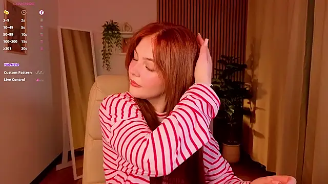 Snapshot of Elle_Funning chatting on 05.08.26 Elle Funning online show from 05.08.26
