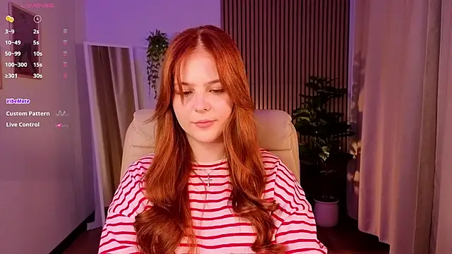 Snapshot of Elle_Funning chatting on 05.15.26 Elle Funning online show from 05.15.26
