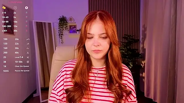 Snapshot of Elle_Funning chatting on 05.15.26 Elle Funning online show from 05.15.26