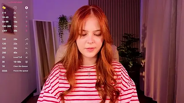 Snapshot of Elle_Funning chatting on 05.16.26 Elle Funning online show from 05.16.26