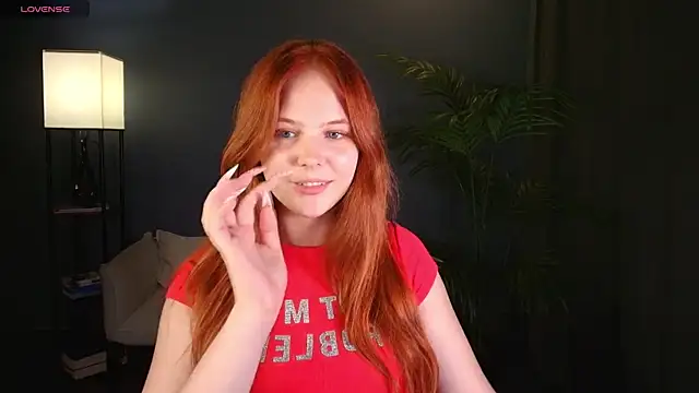 Snapshot of Elle_Funning chatting on 07.29.26 Elle Funning online show from 07.29.26