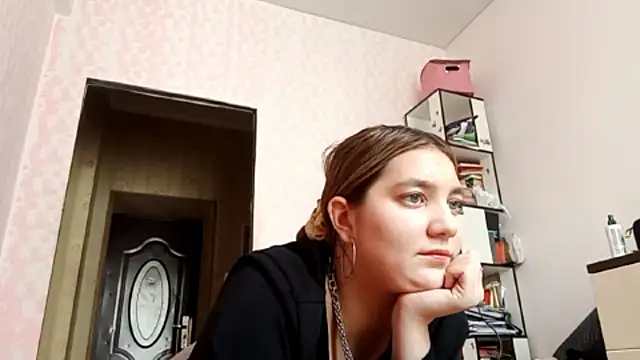 Snapshot of JanineThielman chatting on 04.22.26 JanineThielman online show from 04.22.26