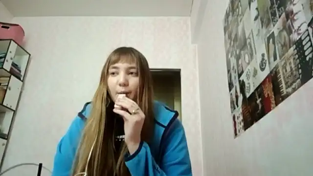 Snapshot of JanineThielman chatting on 05.24.26 JanineThielman online show from 05.24.26