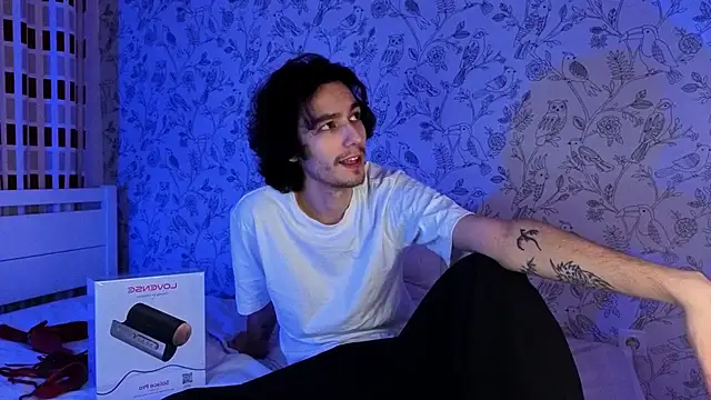 Snapshot of crybae chatting on 03.16.26 crybae online show from 03.16.26