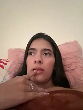 Snapshot of Isaa-queen chatting on 05.14.26 Isaa-queen online show from 05.14.26