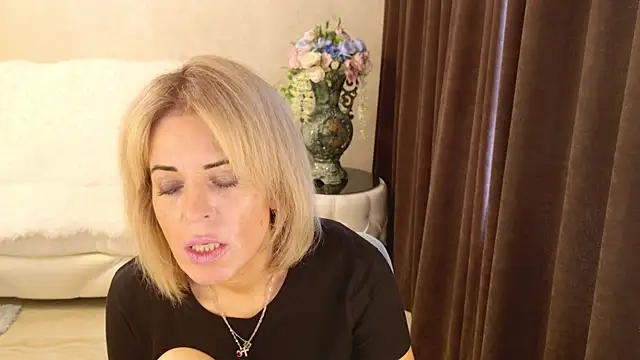 Snapshot of NellyBloom chatting on 07.17.26 NellyBloom online show from 07.17.26