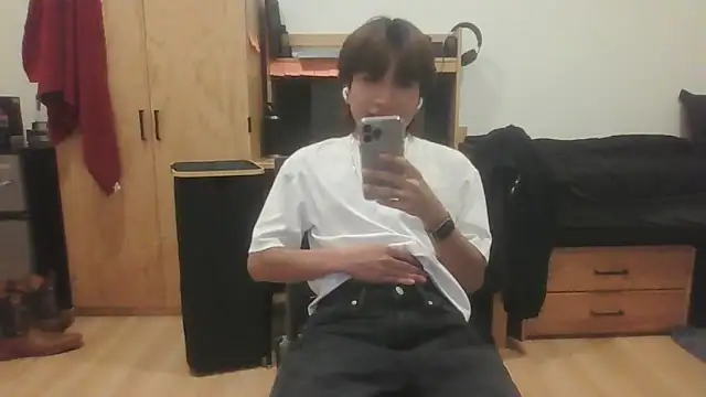 Snapshot of Ethangh001 chatting on 02.24.26 Ethangh001 online show from 02.24.26