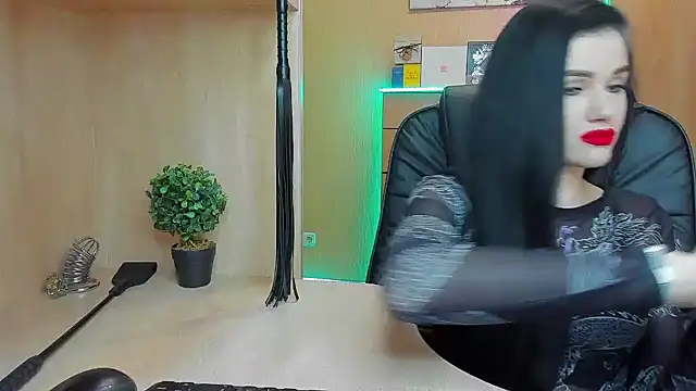 Snapshot of KristiTopxx chatting on 02.10.25 KristiTopxx online show from 02.10.25