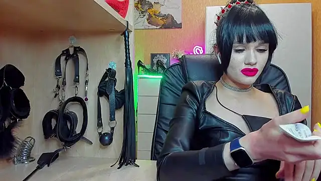 Snapshot of KristiTopxx chatting on 10.15.25 KristiTopxx online show from 10.15.25