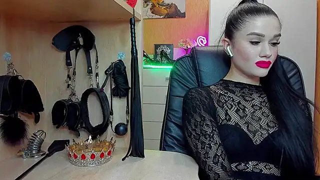 Snapshot of KristiTopxx chatting on 04.19.26 KristiTopxx online show from 04.19.26