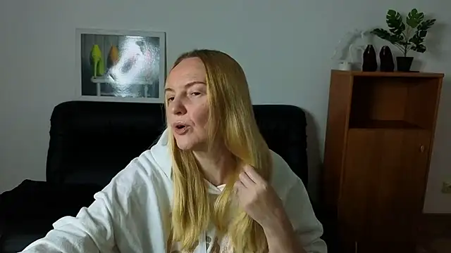 Snapshot of Bella_soulmate chatting on 07.11.26 Bella soulmate online show from 07.11.26