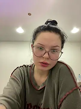 Snapshot of CindyMil chatting on 05.22.26 CindyMil online show from 05.22.26