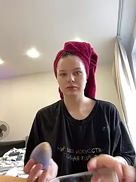 Snapshot of CindyMil chatting on 06.28.26 CindyMil online show from 06.28.26