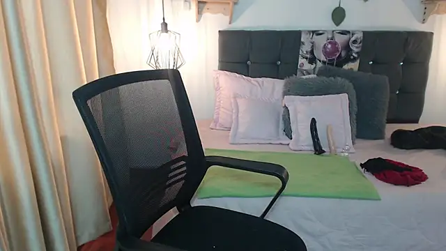 Emma hassani online show from 04.07.26