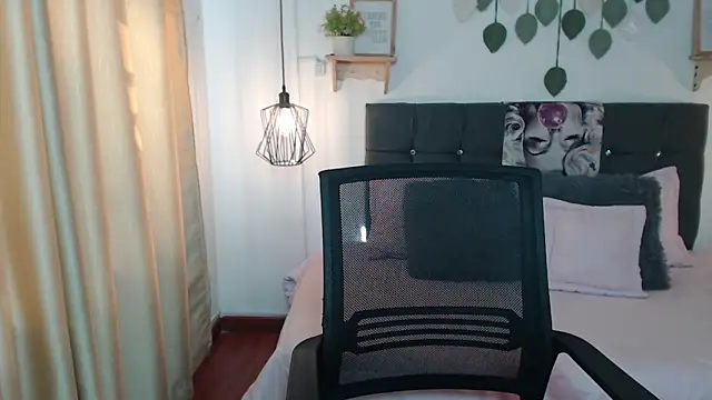 Emma hassani online show from 04.09.26