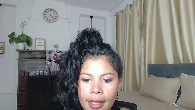 Snapshot of Emma_hassani chatting on 05.23.26 Emma hassani online show from 05.23.26